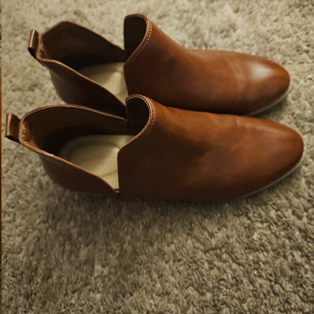 Size 9.5 women's booties